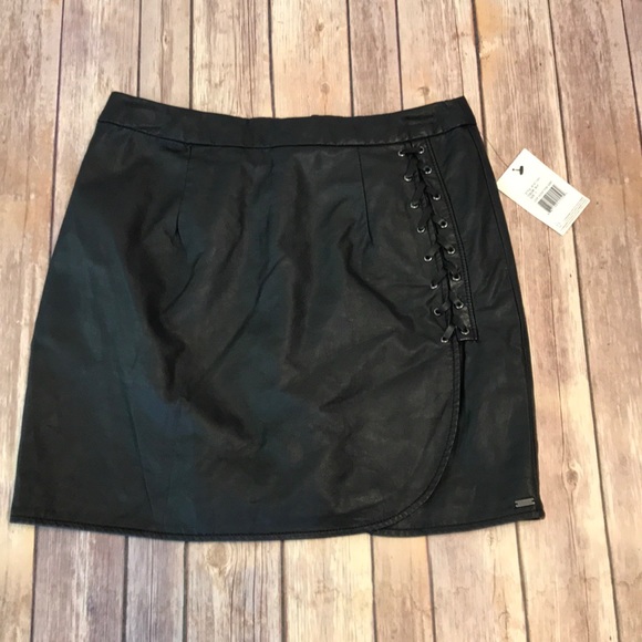 Volcom Dresses & Skirts - NWT Volcom skirt